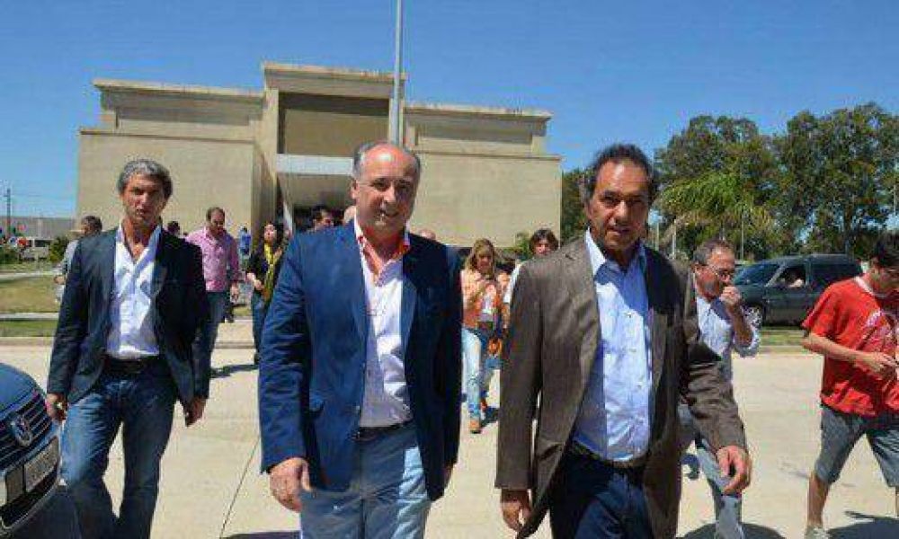 Tras el impasse por Nisman, Scioli vuelve a C�rdoba en tren de campa�a presidencial
