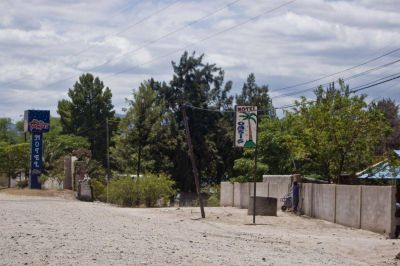 Quisieron asaltar un motel pero la empleada los roci� con gas pimienta