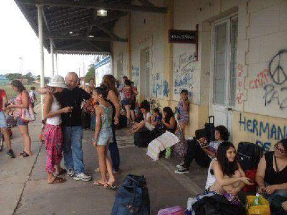 Tres de Pasajeros: Trenque Lauquen reclama boleter�a con reserva de pasajes
