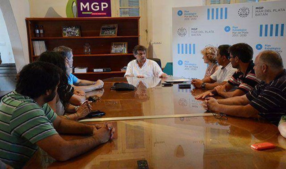 En medio del conflicto con los municipales Pulti se mostr� junto a la CTA