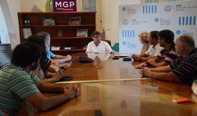 En medio del conflicto con los municipales Pulti se mostr� junto a la CTA