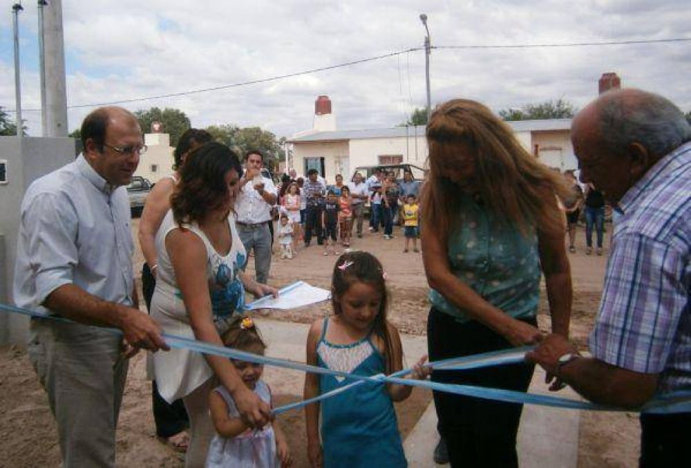 Bruna entreg� viviendas en Limay Mahuida
