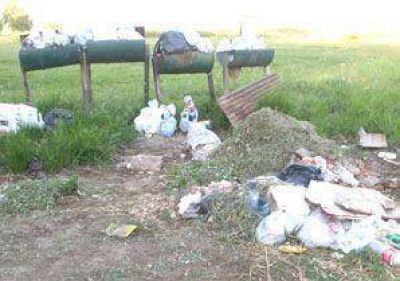 Residuos amontonados: Quejas de los vecinos en el Balneario Municipal