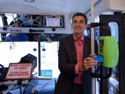 Randazzo dijo que instalaron 50 puntos de carga de la SUBE en Paran� y Santa Fe