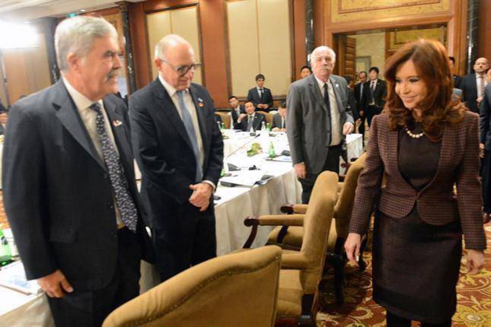 El Gobierno difundi� una foto de Cristina Kirchner de pie en China