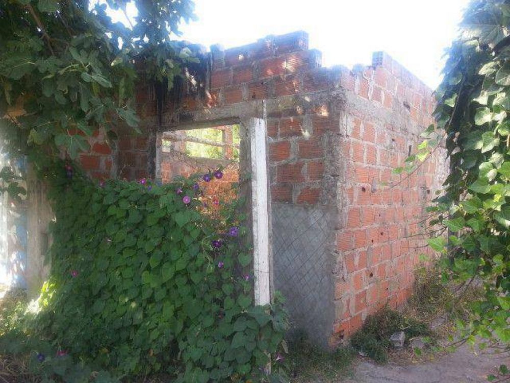 El Municipio demoli� una construcci�n abandonada donde se comercializaban estupefacientes