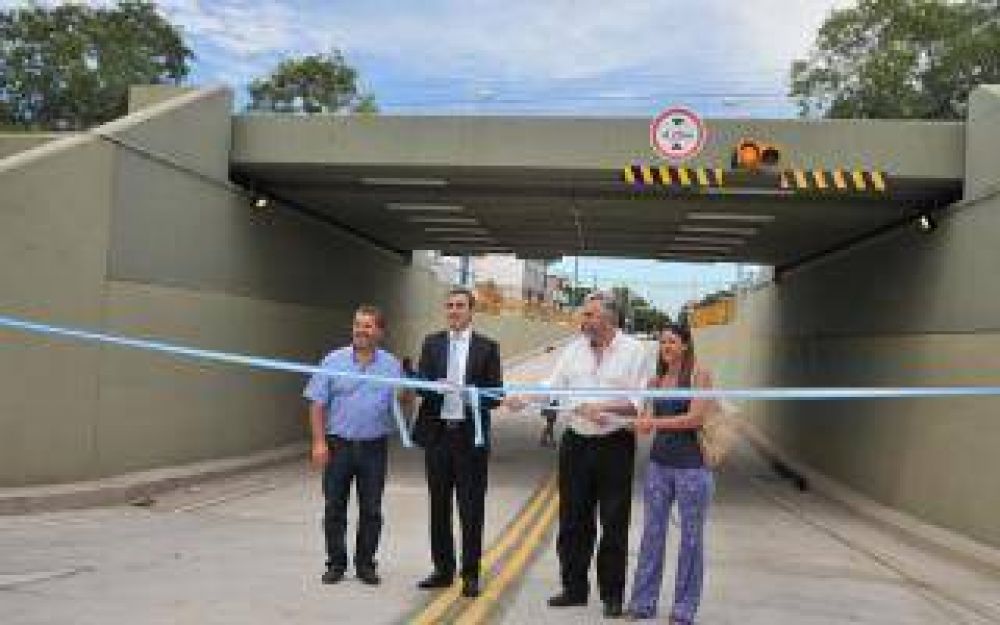 Randazzo inaugur� un Paso Bajo Nivel de la L�nea Sarmiento en Mor�n