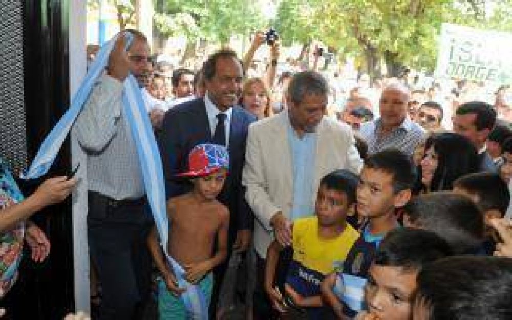 Scioli visit� Avellaneda y puso en marcha el Operativo Escuelas