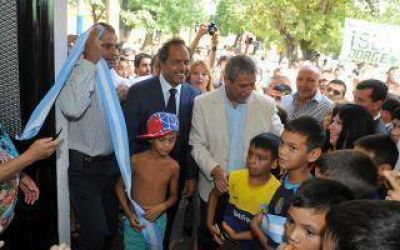 Scioli visit� Avellaneda y puso en marcha el Operativo Escuelas
