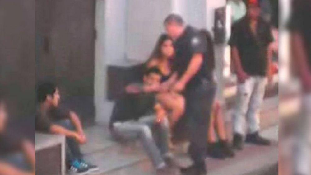 Separaron al polic�a acusado de quedarse con una bolsa que supuestamente ten�a droga