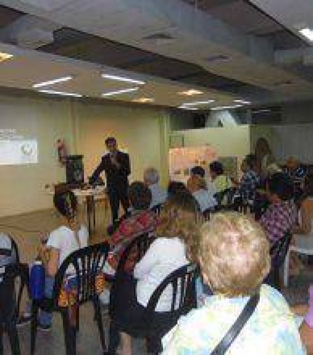 Contin�a marketing pol�tico e institucional con un taller de periodismo en la Italiana