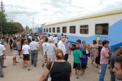 Minutos despu�s de las 14, lleg� el tren r�pido a Jun�n y sigui� rumbo a Rufino