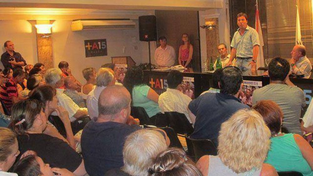 Busti y Zavallo en el lanzamiento de un ex radical	