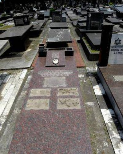 En tres meses robaron 200 placas del cementerio israelita