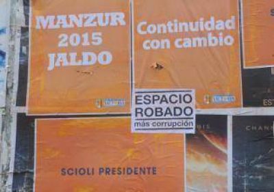 Se profundiza la �guerra de los afiches� en la ciudad