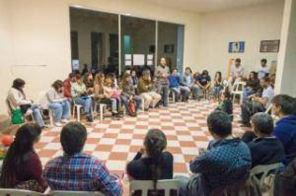 La C�mpora Azul avanza en la apertura de otra Unidad B�sica esta vez en el Barrio UOCRA