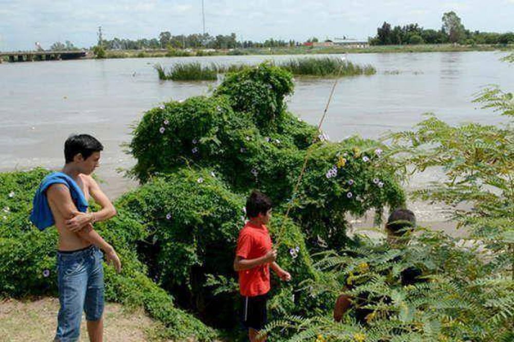 Alerta: el Dulce aument� su caudal y se prohibi� el ingreso