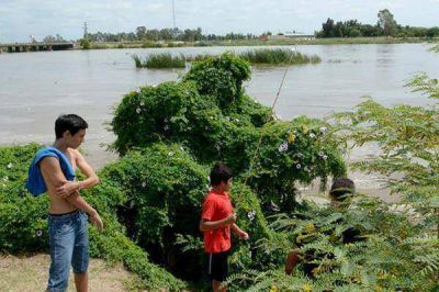 Alerta: el Dulce aument� su caudal y se prohibi� el ingreso
