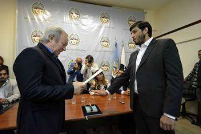 PERALTA LE TOM� JURAMENTO A CASARINI COMO NUEVO MINISTRO DE SU GABINETE