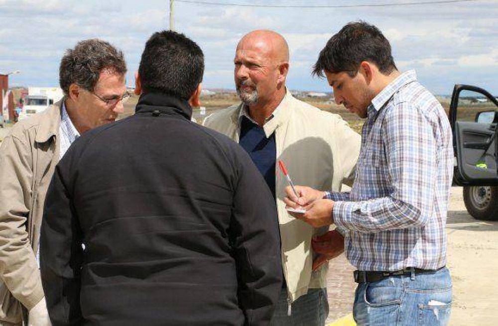 ESTUDIAN EL SISTEMA DE LUMINARIA QUE SE DISPONDR� EN EL NUEVO ACCESO A LOS BARRIOS DE LA MARGEN SUR