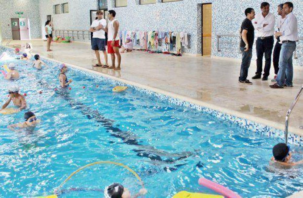 Sciurano acompa�� la reapertura del Polo Deportivo con los chicos de la colonia