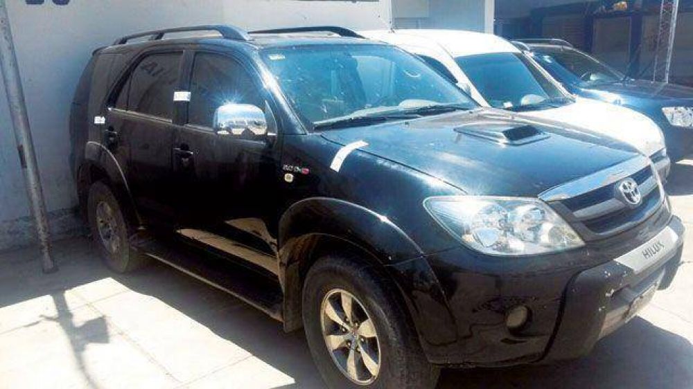 Caen sujetos que estar�an vinculados al tr�fico de autos con un nexo riojano