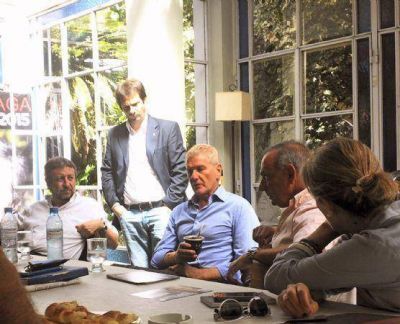 Frente Renovador: Con la llegada de Francisco de Narv�ez, se calienta la interna local y provincial