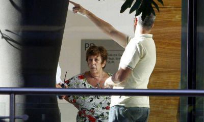 Fein suspendi� sus vacaciones y dice que no piensa renunciar