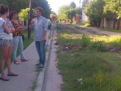 Guibaud recorre barrios y localidades