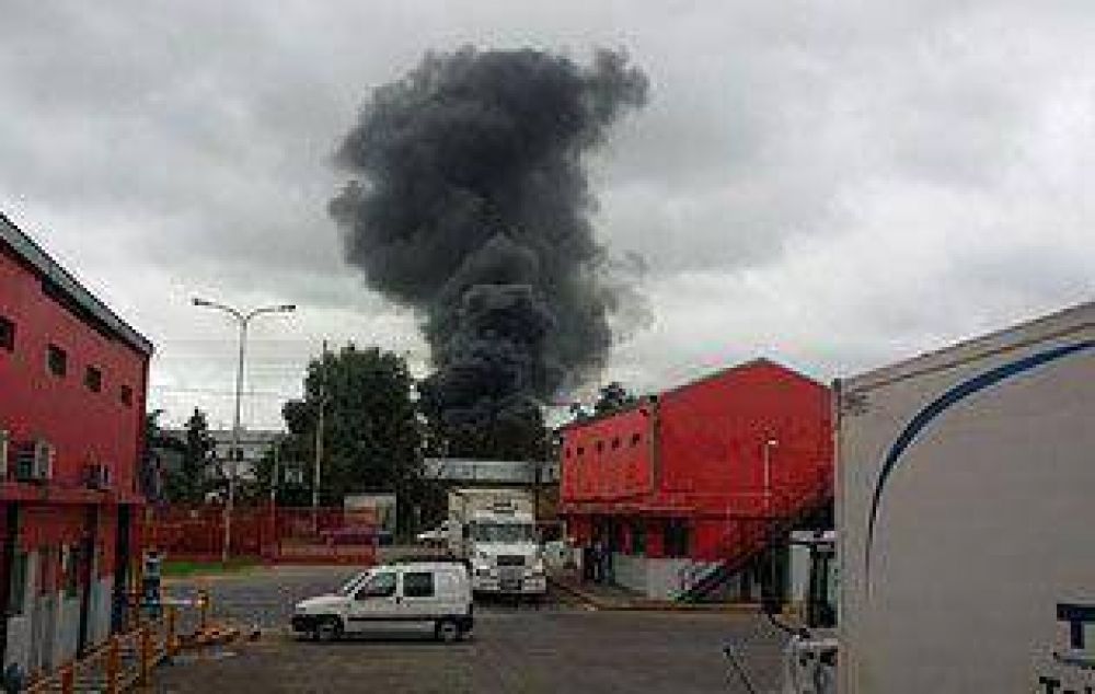 Se incendi� una f�brica de membranas en Brown