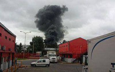 Se incendi� una f�brica de membranas en Brown
