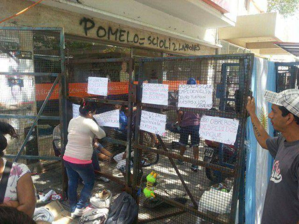 Trabajadores siguen tomando el Ministerio de Trabajo en pedido de respuestas