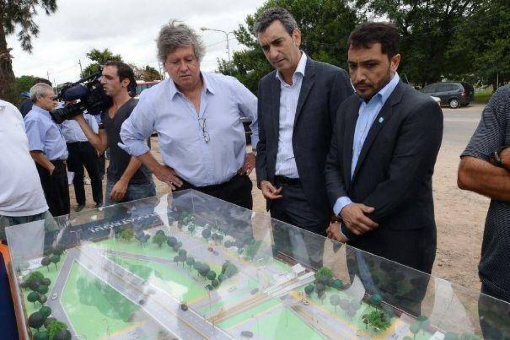 Randazzo y Mussi: �Creemos que a fin de a�o vamos a tener terminada la obra de electrificaci�n del Roca por los menos hasta Berazategui�