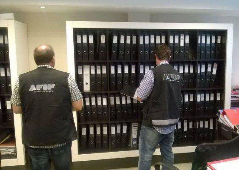 Allanan estudio contable relacionado con la firma �Positivo�