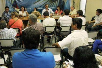 Reuni�n con docentes: Soto propuso definir criterios para distribuir la masa salarial ofrecida