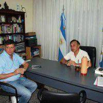 Peppo y Soto analizaron la construcci�n de viviendas pr�ximas a escuelas rurales