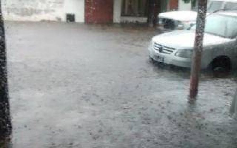 Fuerte temporal azot� 30 de Agosto: Inundaciones y 40 evacuados