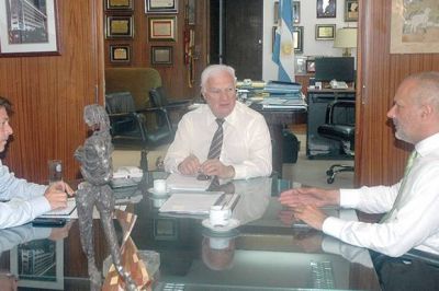 Buzzi consigui� que Naci�n garantizara los fondos para los trabajos en ruta 71 y la terminaci�n de la autov�a Madryn-Trelew