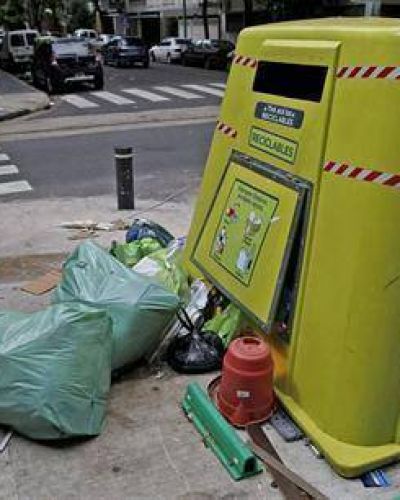 El 80% de los porte�os saca los residuos cuando no debe hacerlo