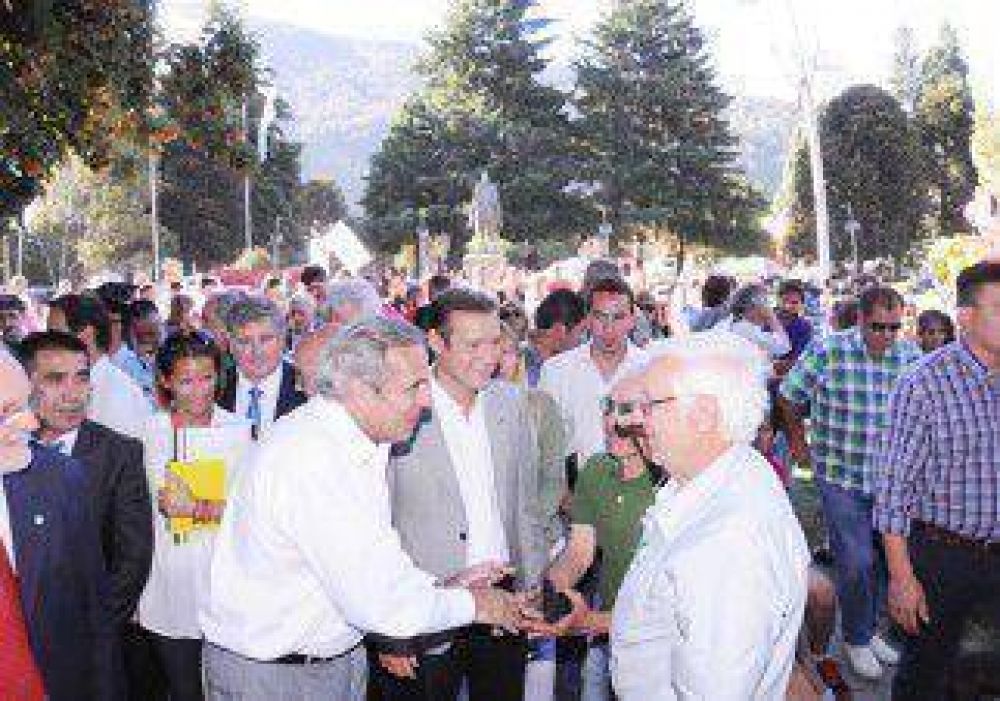 Sapag afirm� que todos los alumnos van a tener lugar 