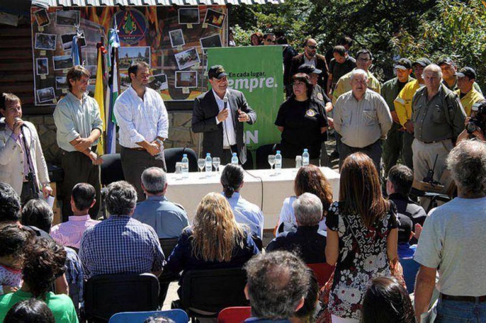 El gobernador entreg� equipos para el SPLIF