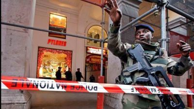 Francia en alerta: acuchillan a tres soldados en Niza