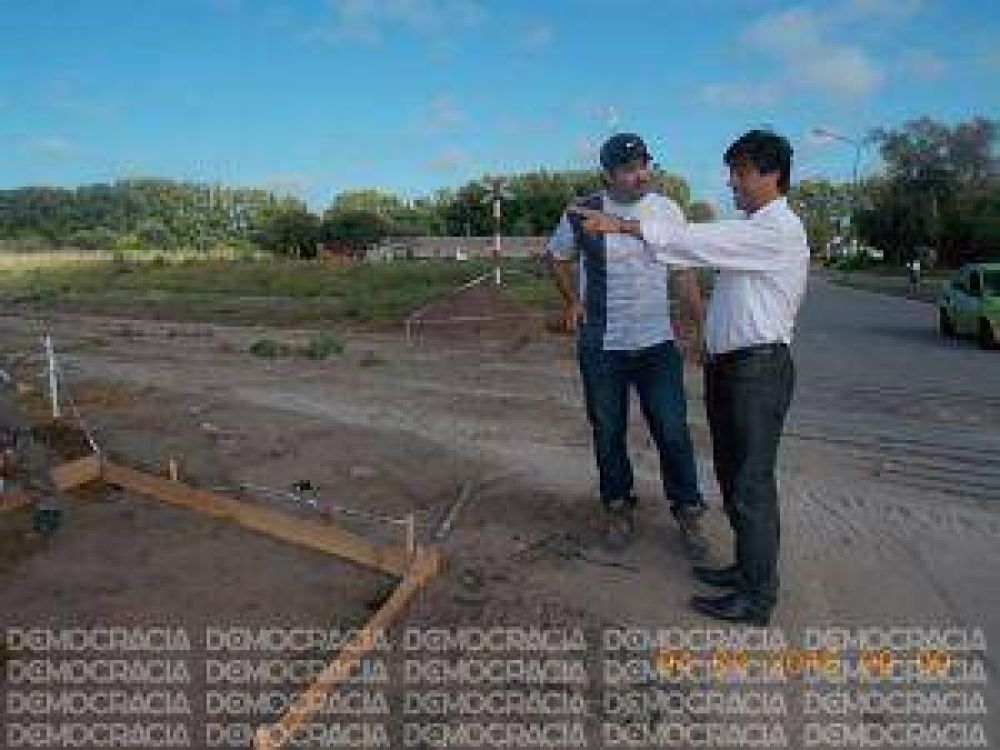 Comenzaron a construir las barreras en tres pasos a nivel de la Ciudad