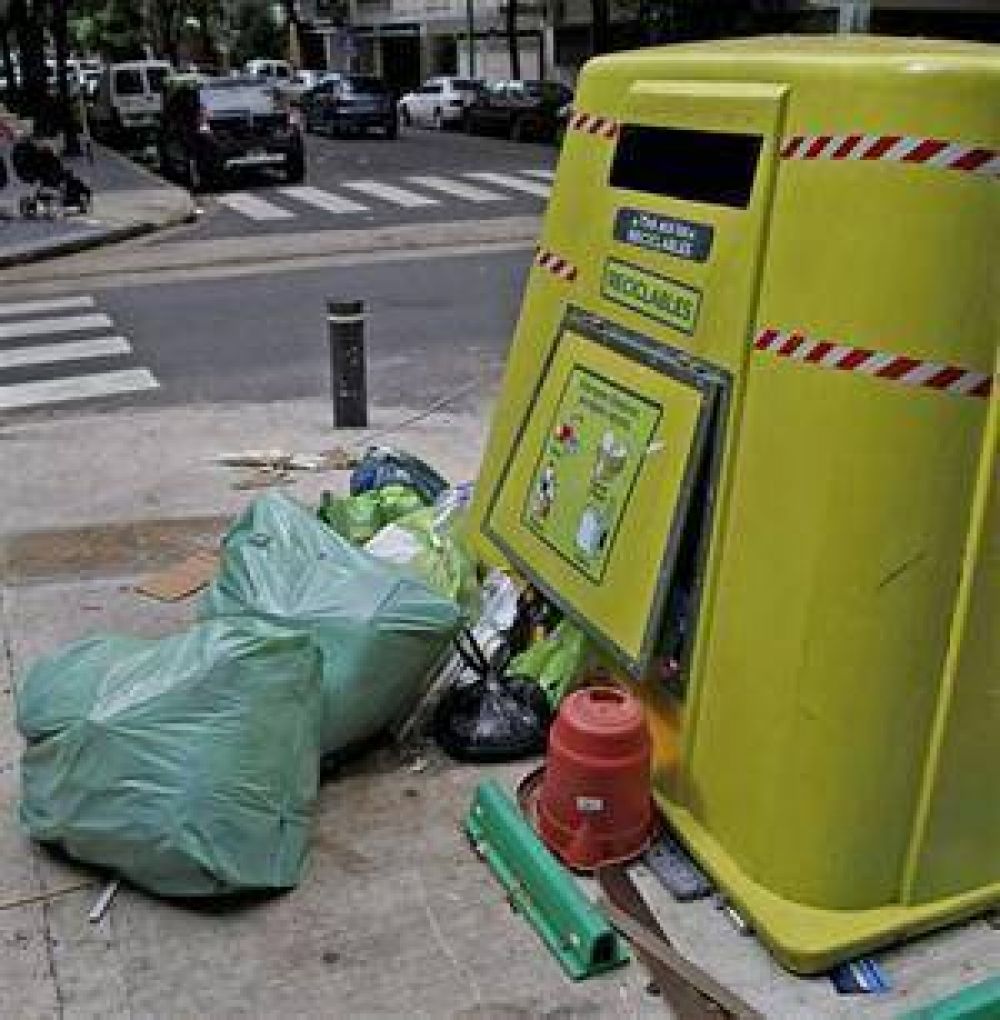 El 80% de los porte�os saca los residuos cuando no debe hacerlo