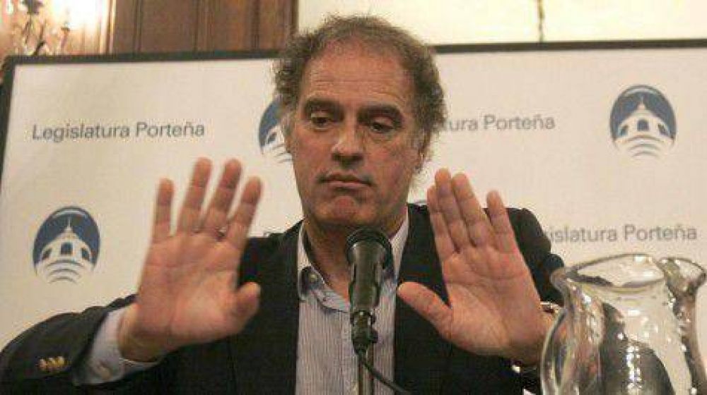 Ibarra ratifica su candidatura a jefe de Gobierno
