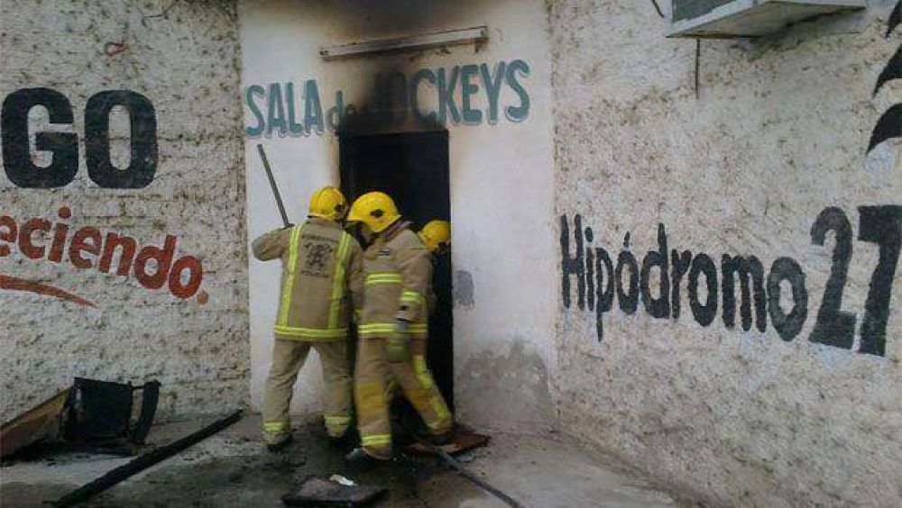 Incendio caus� p�rdidas en instalaciones del hip�dromo
