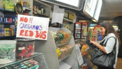 Siguen los problemas para cargar las tarjetas en barrios