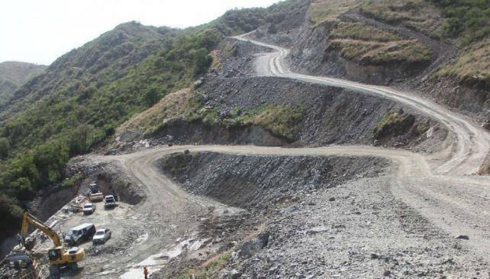 Opositores piden investigar la obra de las Altas Cumbres
