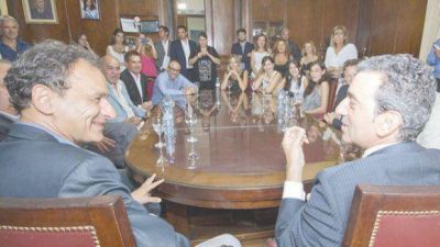 Presidenciables K retoman la campa�a e intentan despegar del efecto Nisman