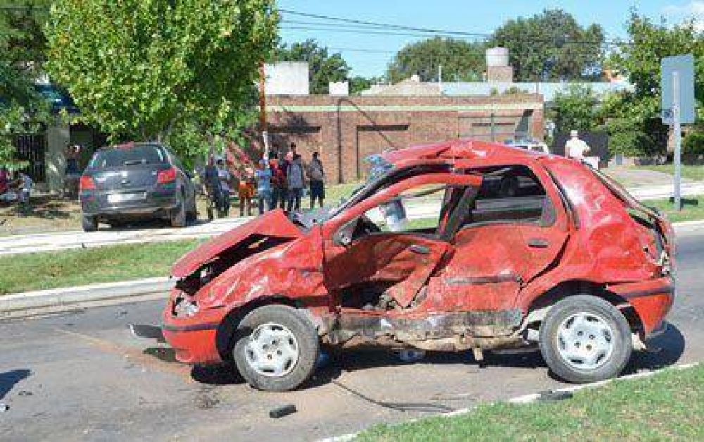 Choque fatal en la avenida Circunvalaci�n: falleci� una joven embarazada